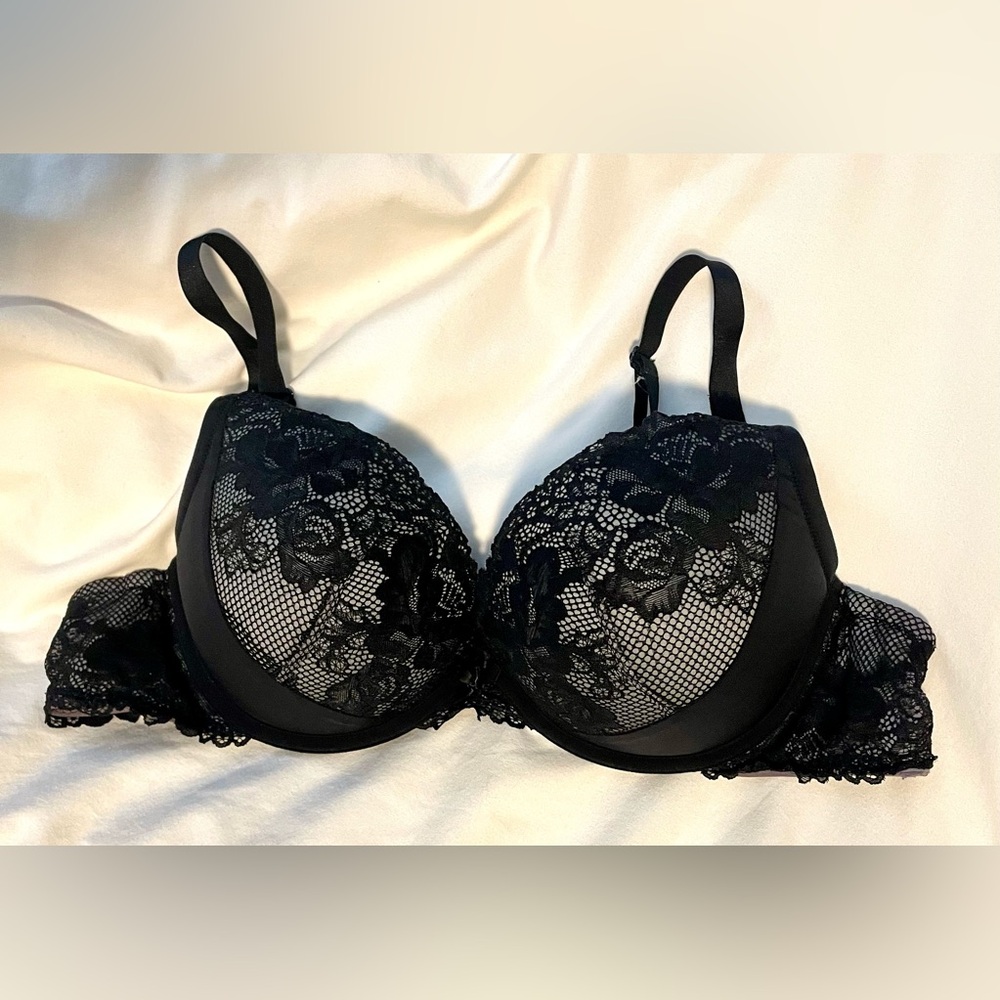 *EUC* TORRID Push Up Bra - Black Lace - Size 42B - Underwired - Lined - Plunge